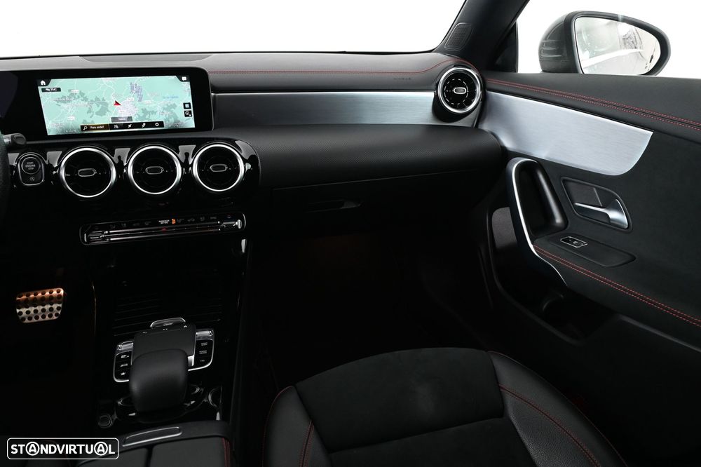 Mercedes-Benz CLA 200 d Shooting Brake AMG Line Aut. - 14