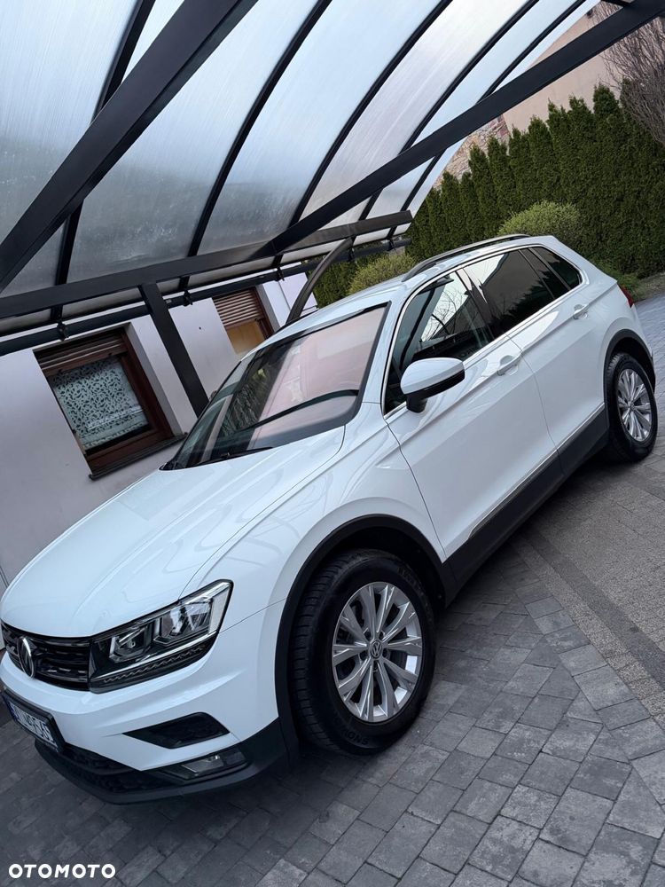 Volkswagen Tiguan - 1