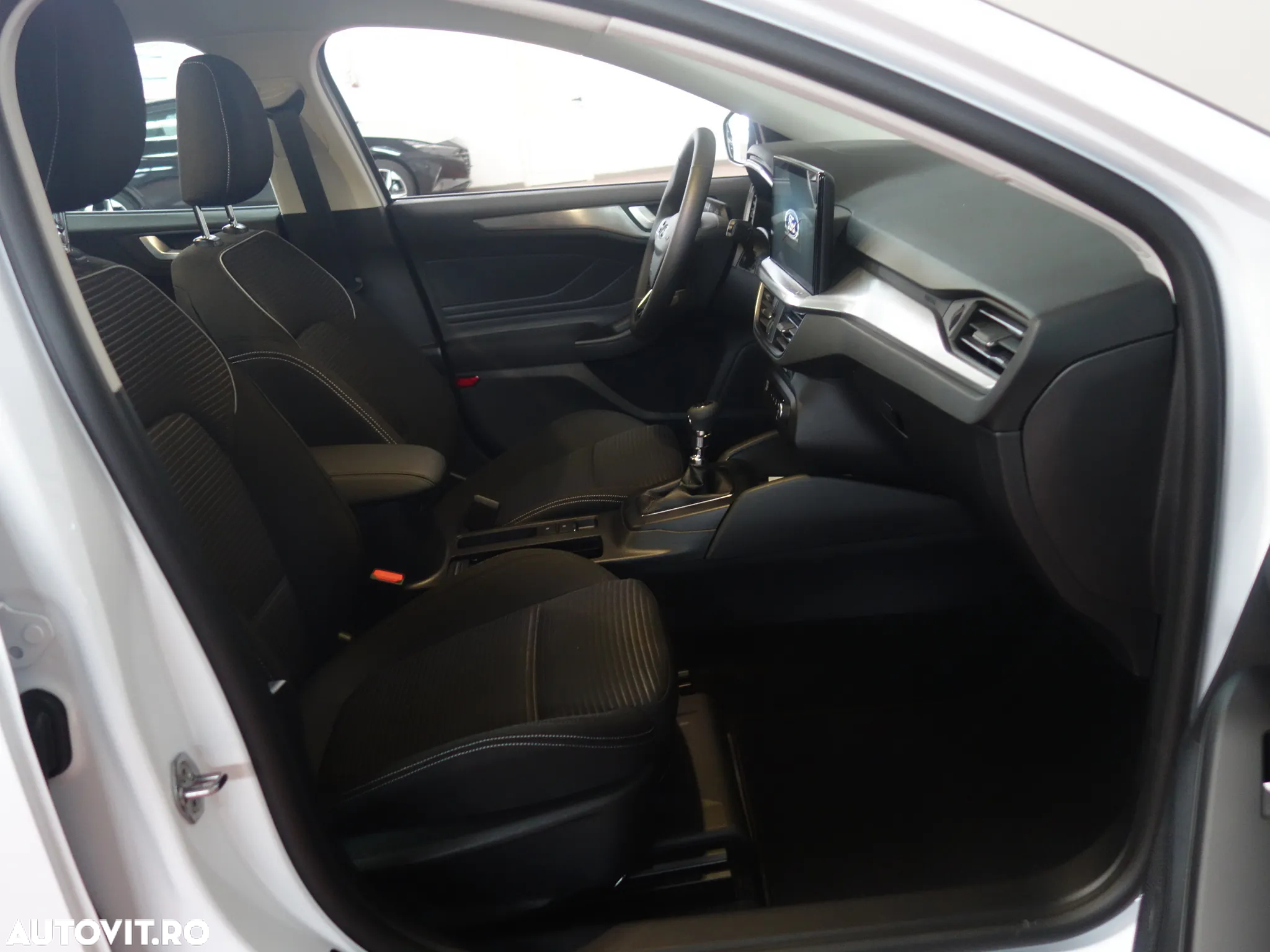 Ford Focus 1.0 EcoBoost MHEV Titanium - 11