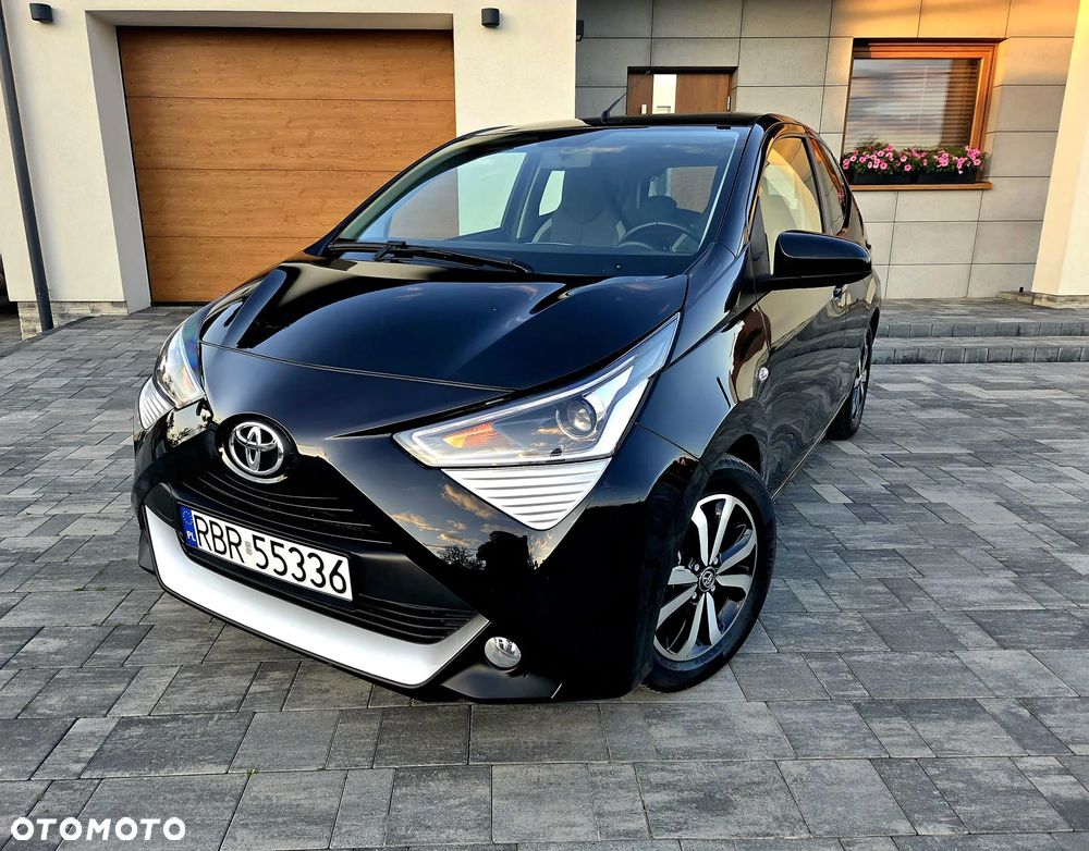Toyota Aygo x.shift x-play connect - 2