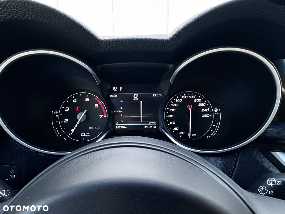 Alfa Romeo Stelvio - 24