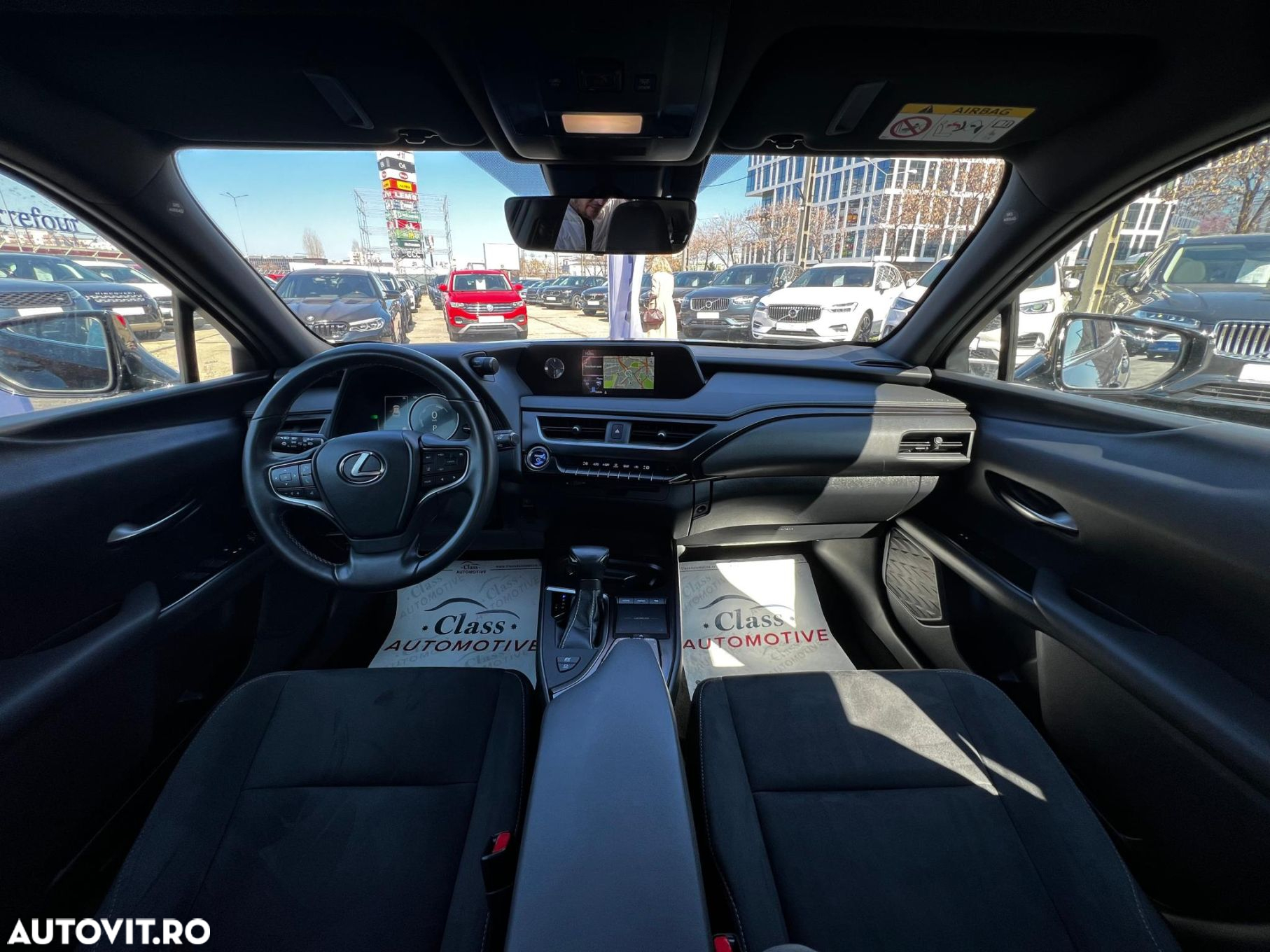 Lexus UX - 4