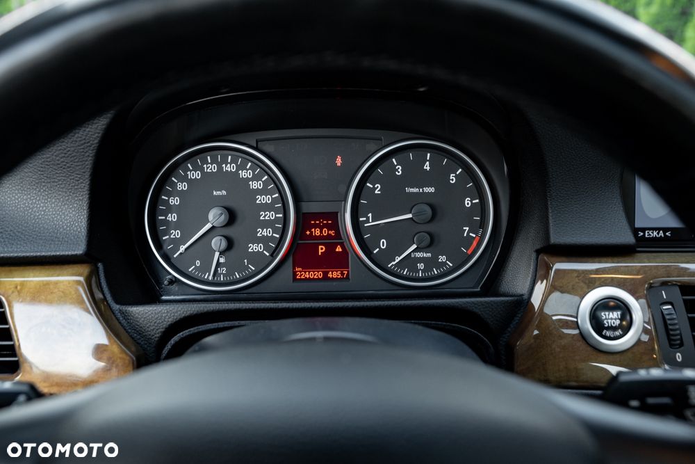 BMW Seria 3 330xi - 29