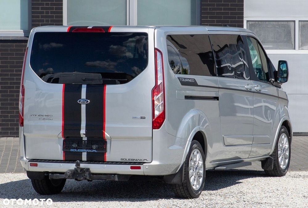 Ford Tourneo Custom - 1
