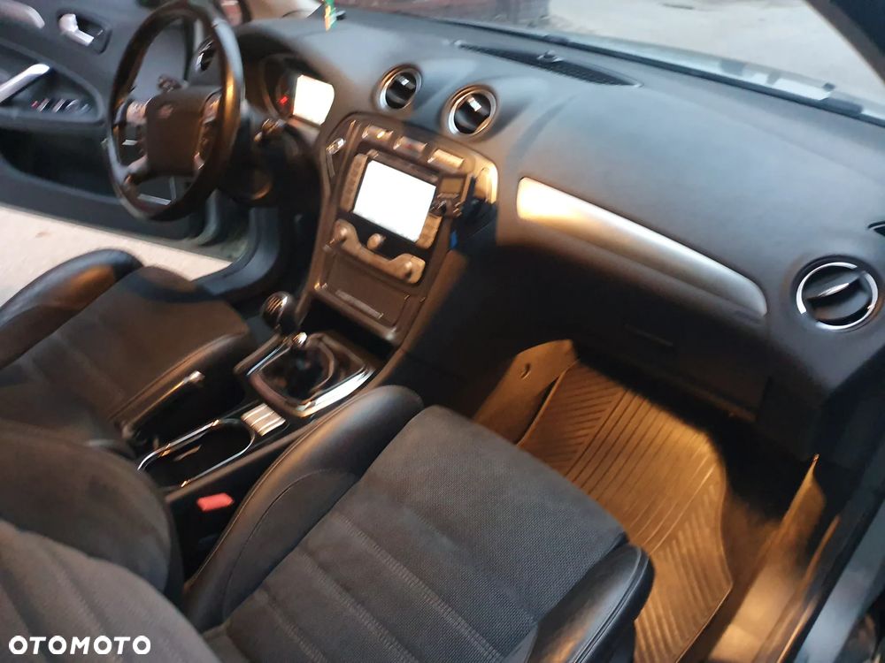 Ford Mondeo 2.0 TDCi Titanium X - 16