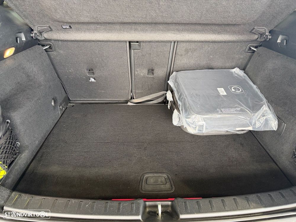 Mercedes-Benz GLA 250 e - 12