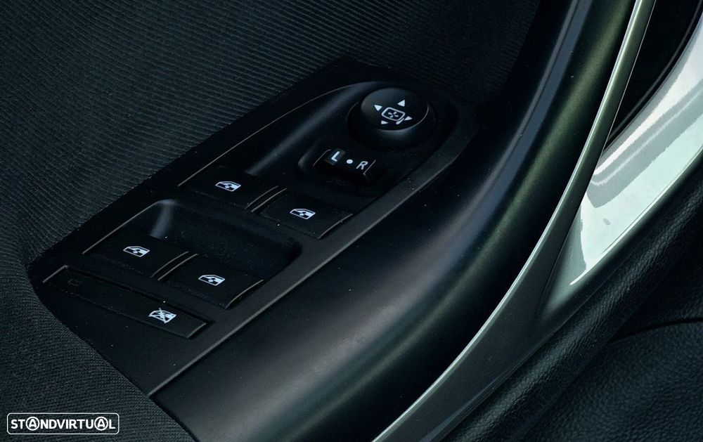 Opel Astra 1.2 T Design & Tech S/S - 19