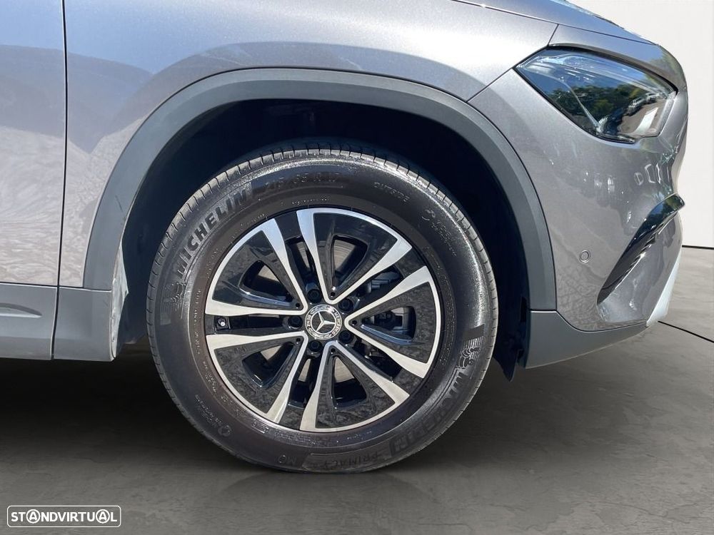 Mercedes-Benz GLA 180 - 6