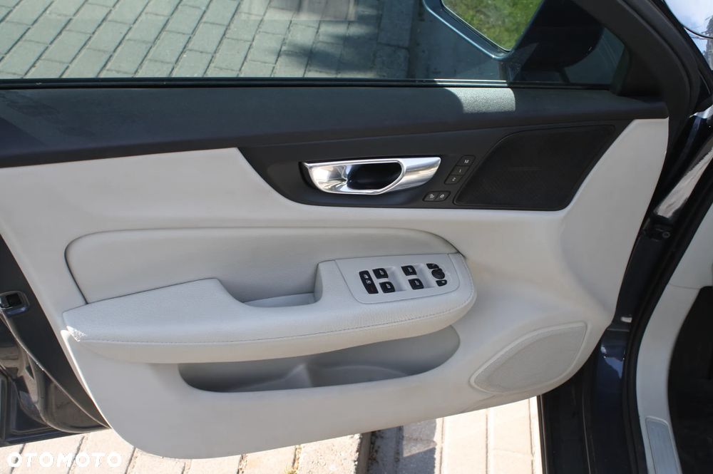 Volvo S60 T6 AWD Momentum Pro - 18