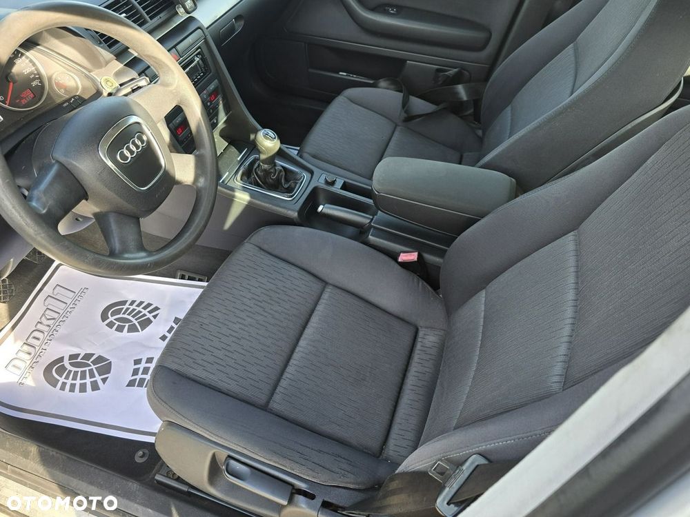 Audi A4 Limousine - 14