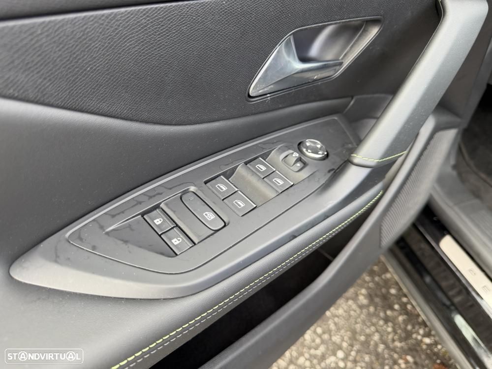 Peugeot 408 1.2 PureTech GT EAT8 - 17