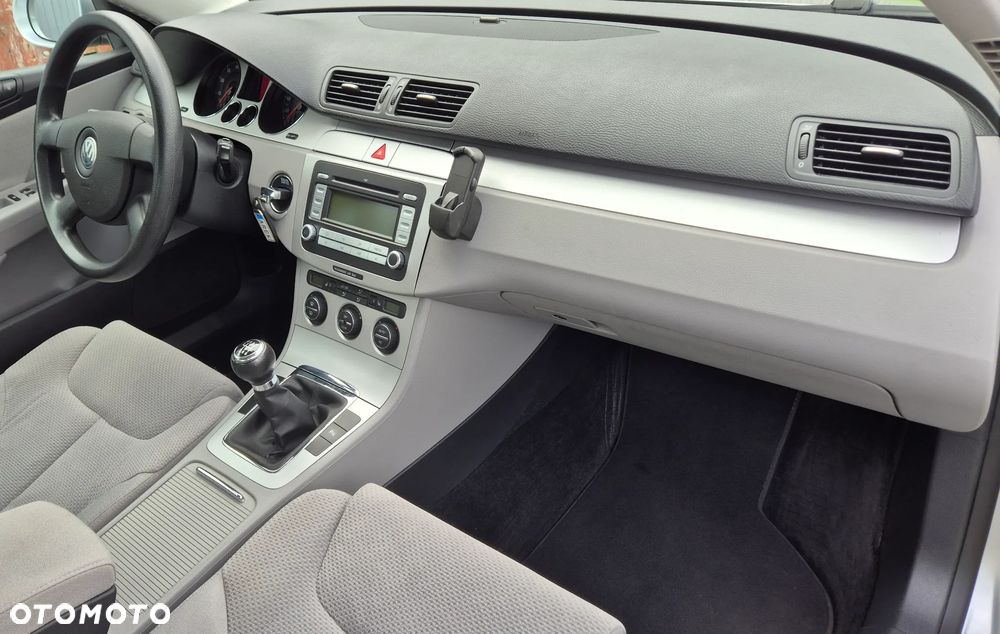 Volkswagen Passat 2.0 FSI Comfortline - 18