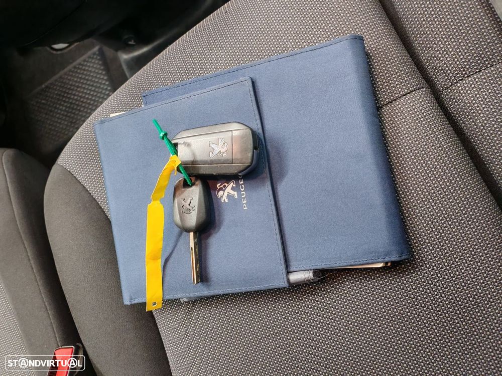 Peugeot Partner 1.5 BlueHDi Asphalt Longa - 21