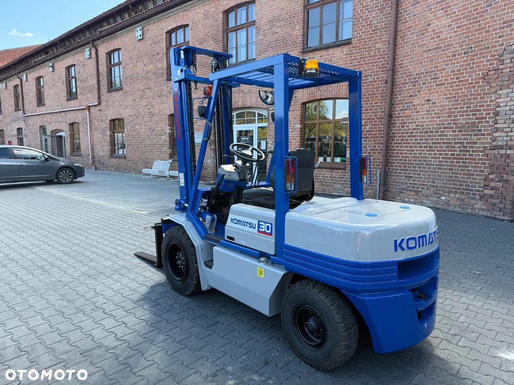 Komatsu FD30T-11E - 3