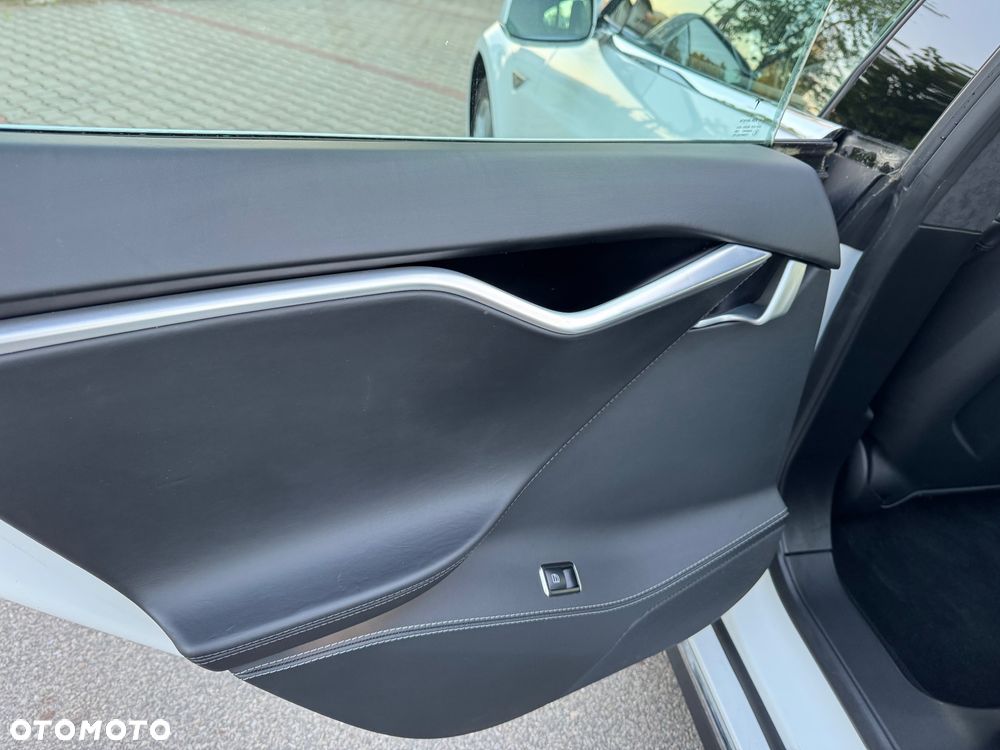 Tesla Model S - 30