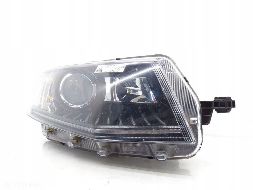 LAMPA BI-XENON PRAWY PRZÓD PRAWA PRZEDNIA SKODA OCTAVIA III 5E 5E2941016B - 2