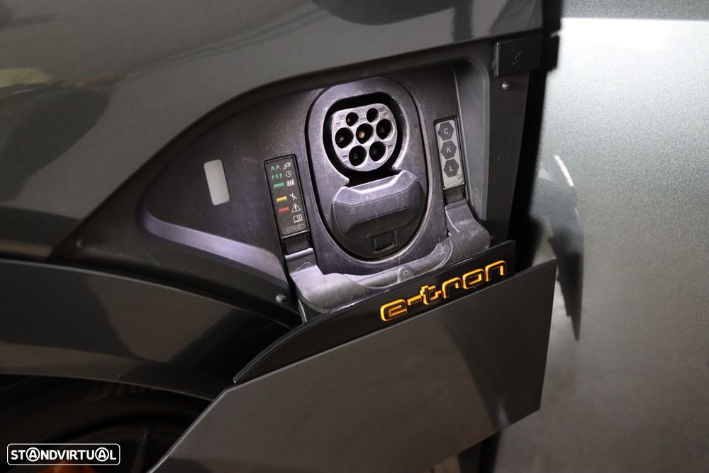 Audi e-tron 55 quattro S line - 13