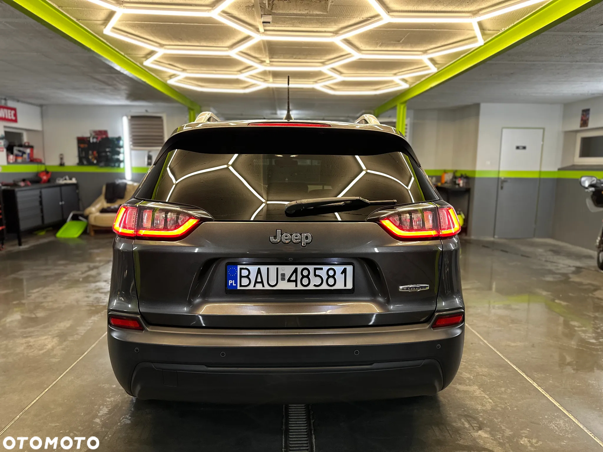 Jeep Cherokee - 12