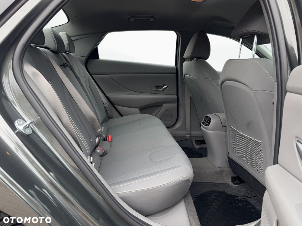 Hyundai Elantra - 13