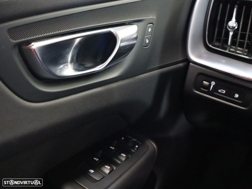 Volvo XC 60 2.0 T6 PHEV Inscription AWD - 15