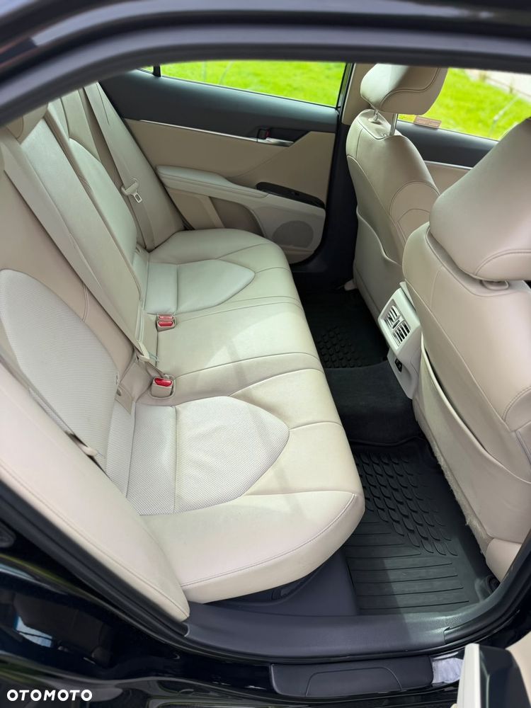 Toyota Camry - 18