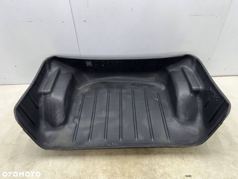 Wykładzina Mitsubishi L300 II Mitsubishi Delica Star Wagon 96r.- podłoga bagażnika plastikowa wanna - 1