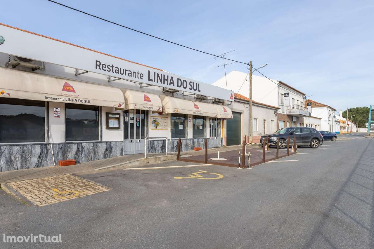 Restaurante tradicional em funcionamento de 1984, com gastronomia de e - Grande imagem: 3/53