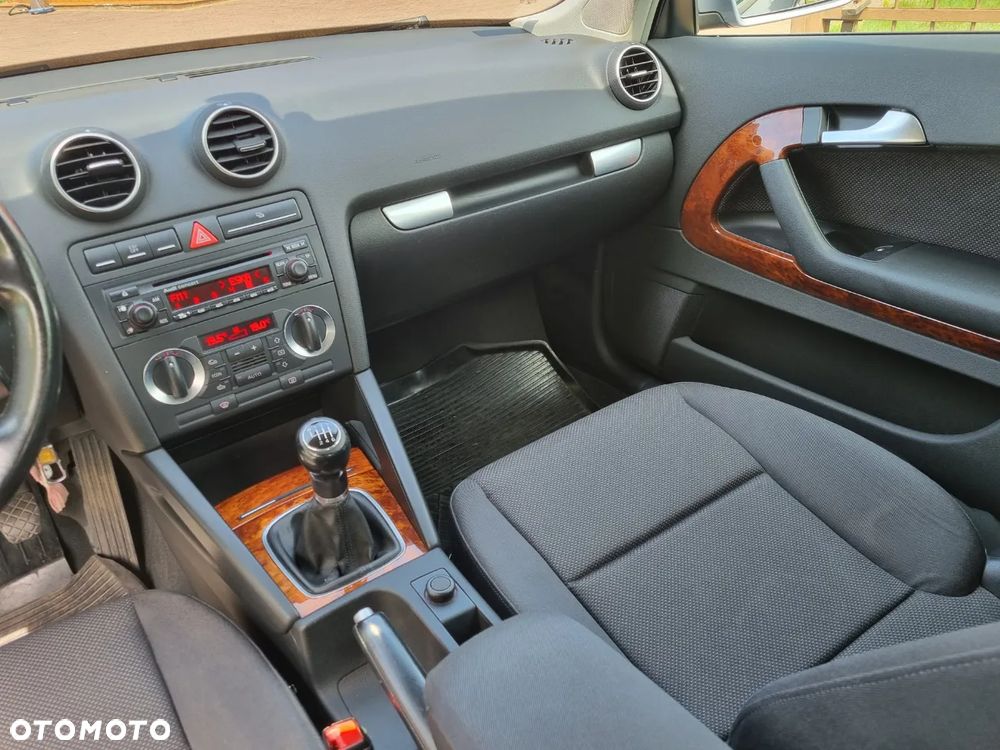 Audi A3 3-drzwiowe 1.6 FSI Attraction - 7