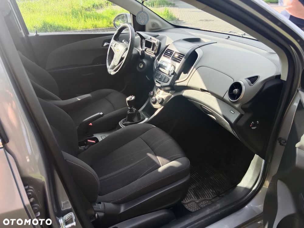 Chevrolet Aveo 1.6 LTZ - 9