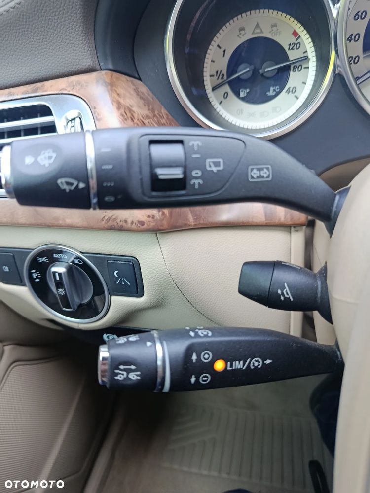 Mercedes-Benz CLS 500 4Matic 7G-TRONIC - 29