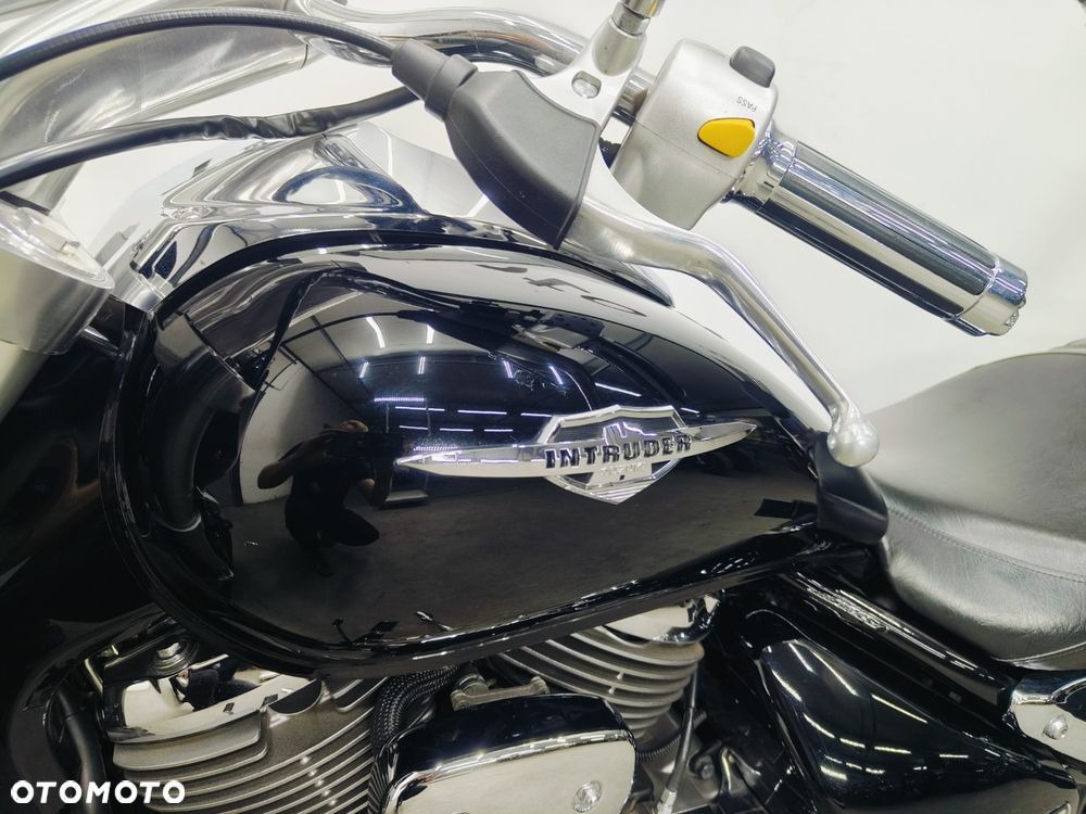 Suzuki Intruder - 21
