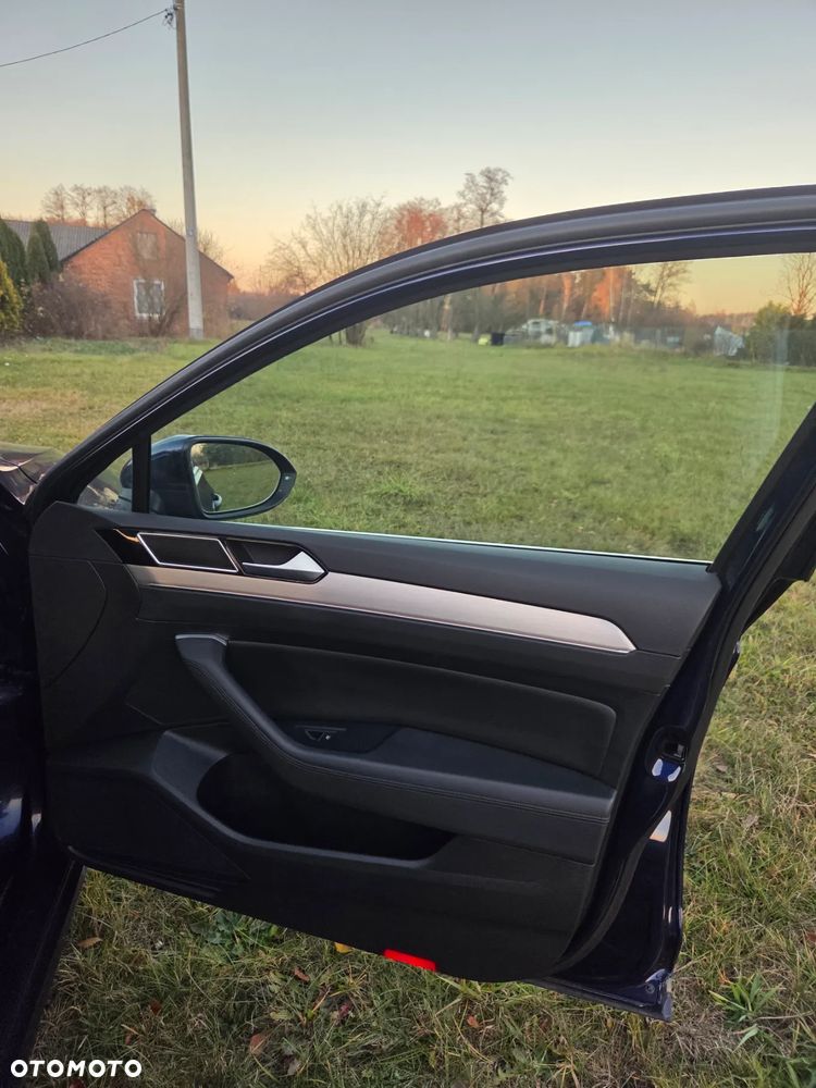 Volkswagen Passat - 12