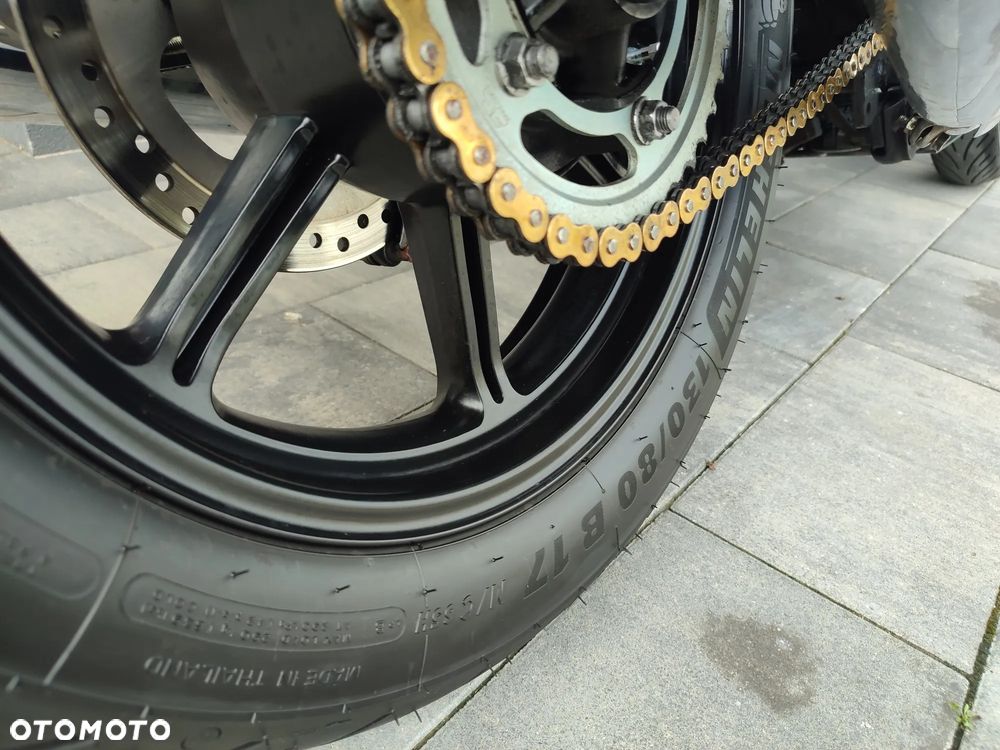 Triumph Bonneville - 25