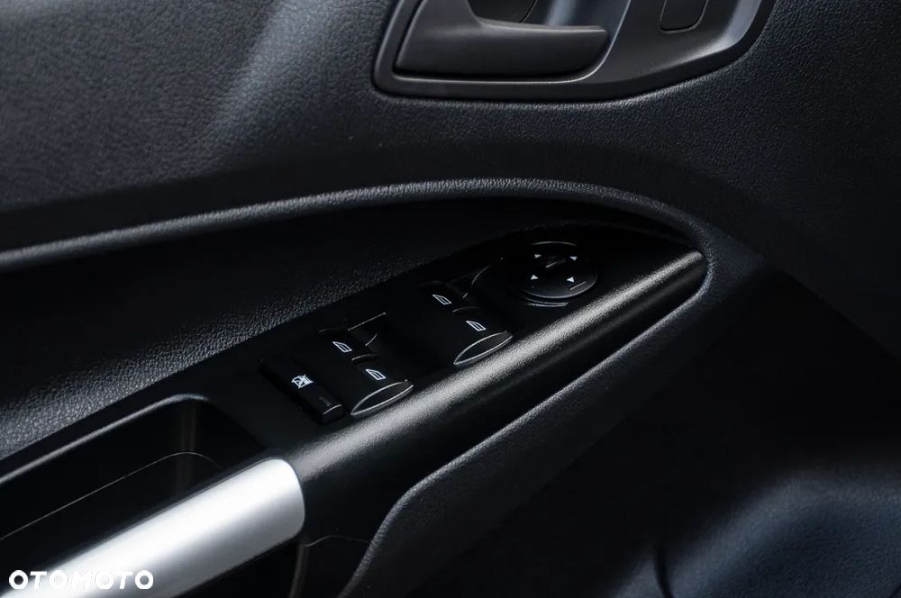 Ford Tourneo Connect 1.5 TDCi Trend PowerShift - 19