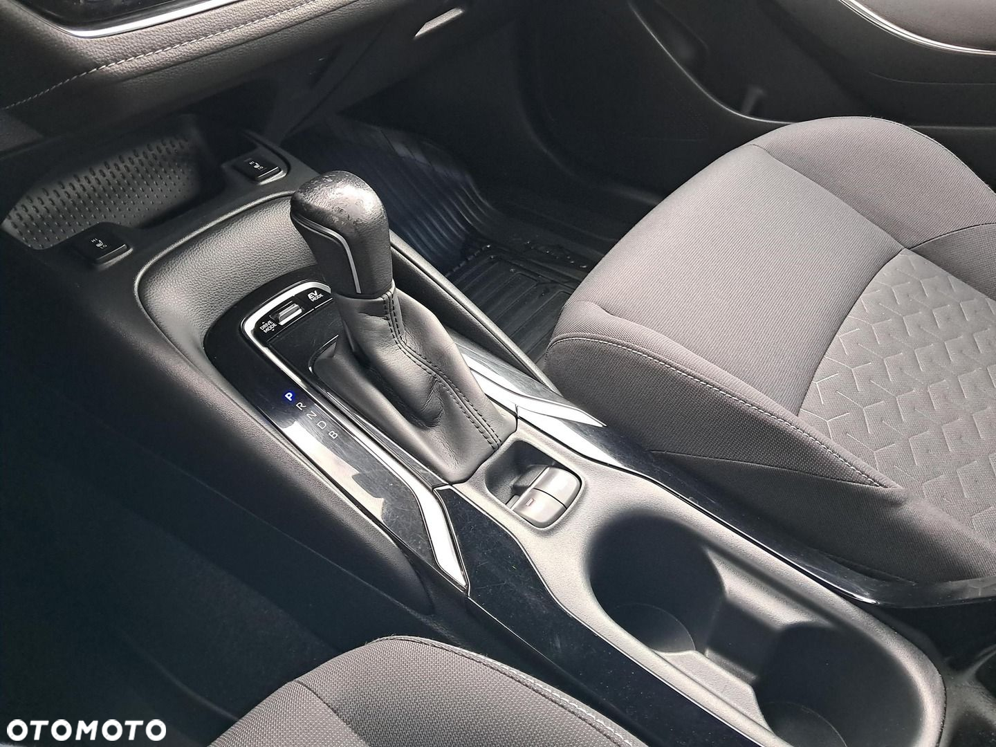 Toyota Corolla 1.8 Hybrid Comfort - 21