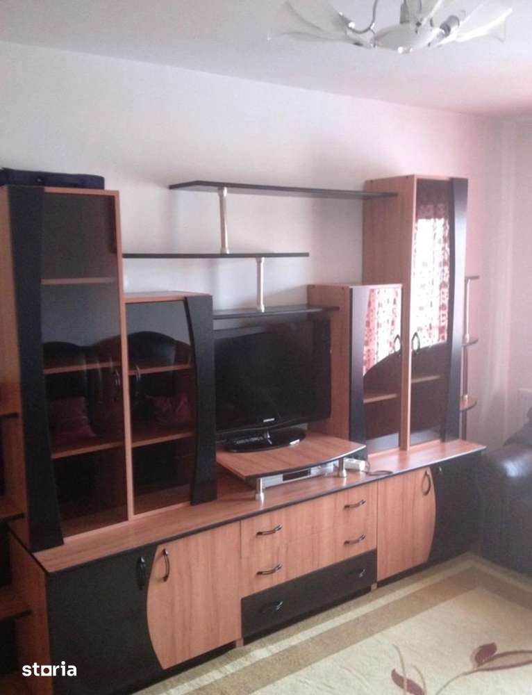 cv 81  Bd.Republicii, apartament 2 camere decomandat, etaj III+beci - Imagine principală: 2/7