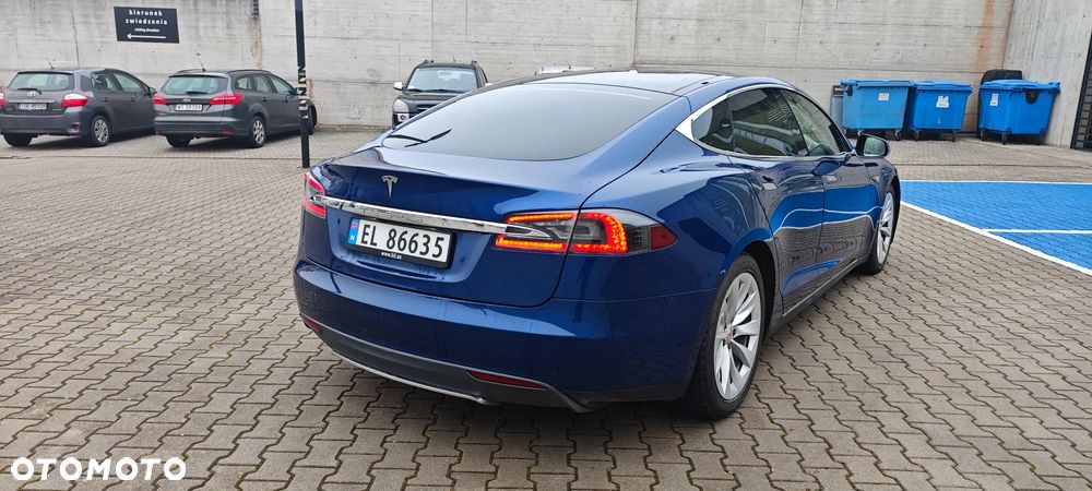 Tesla Model S - 6
