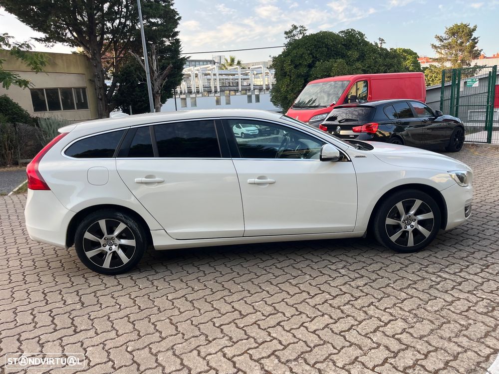 Volvo V60 D6 Plug-In-Hybrid AWD Geartronic Pure Limited - 9