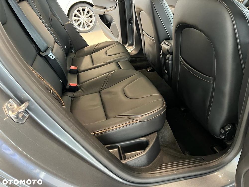 Volvo V40 Cross Country - 9