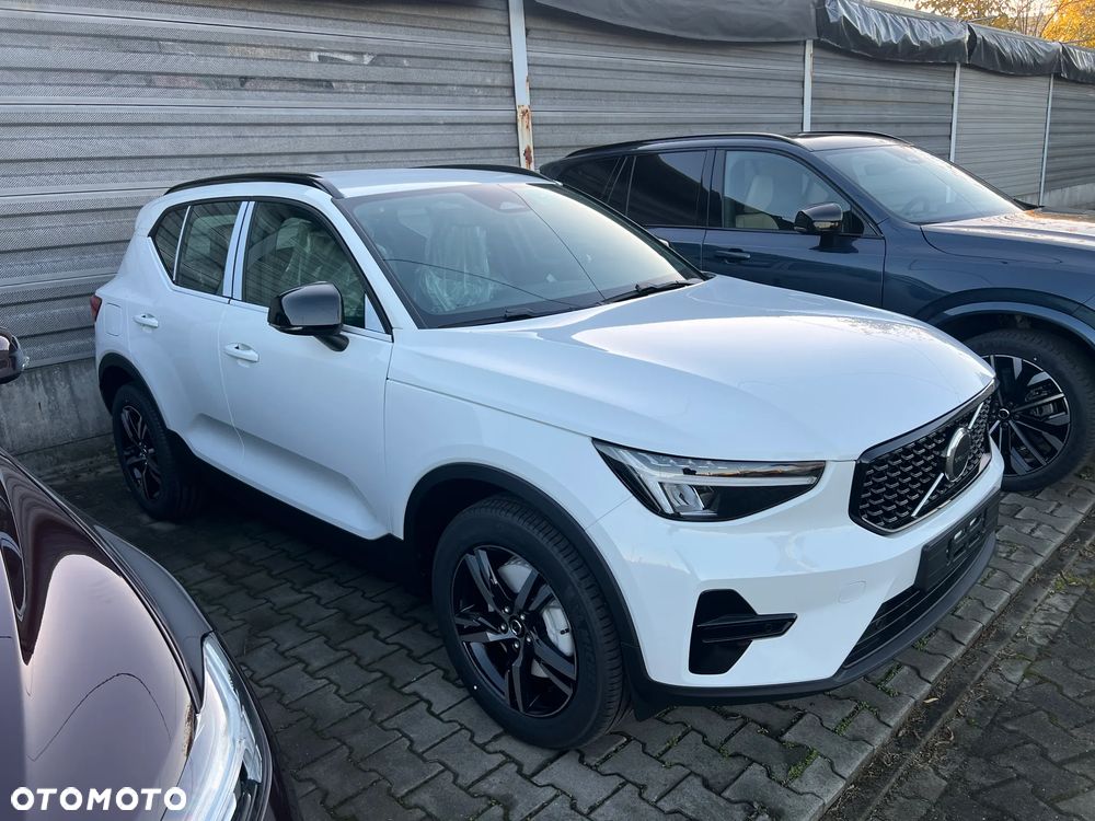 Volvo XC 40 B3 Plus Dark - 3