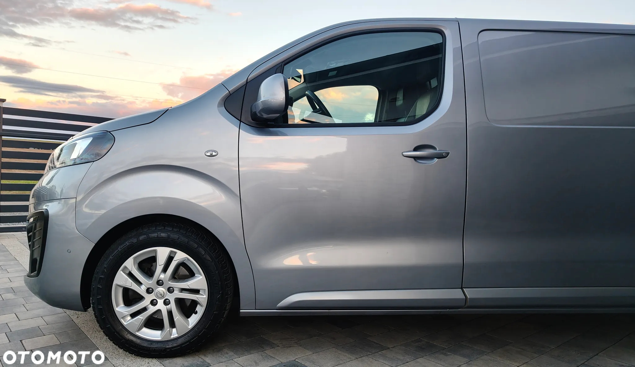 Opel VIVARO - 12