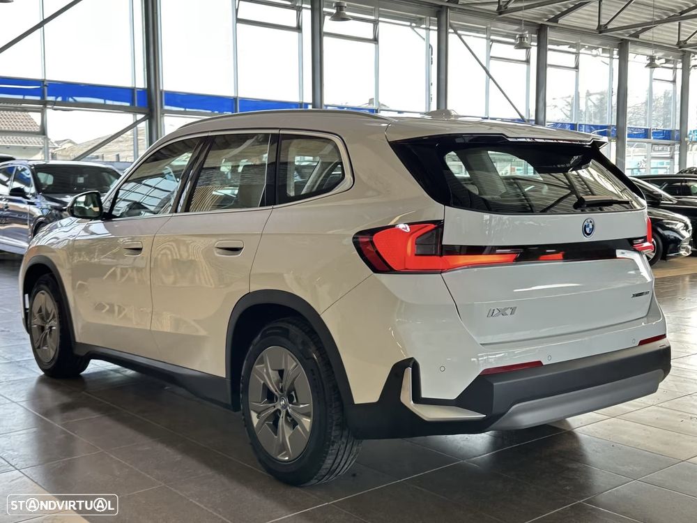BMW iX1 xDrive30 xLine - 11