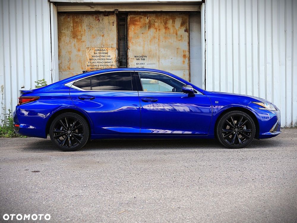 Lexus ES 300h F Sport Design - 6