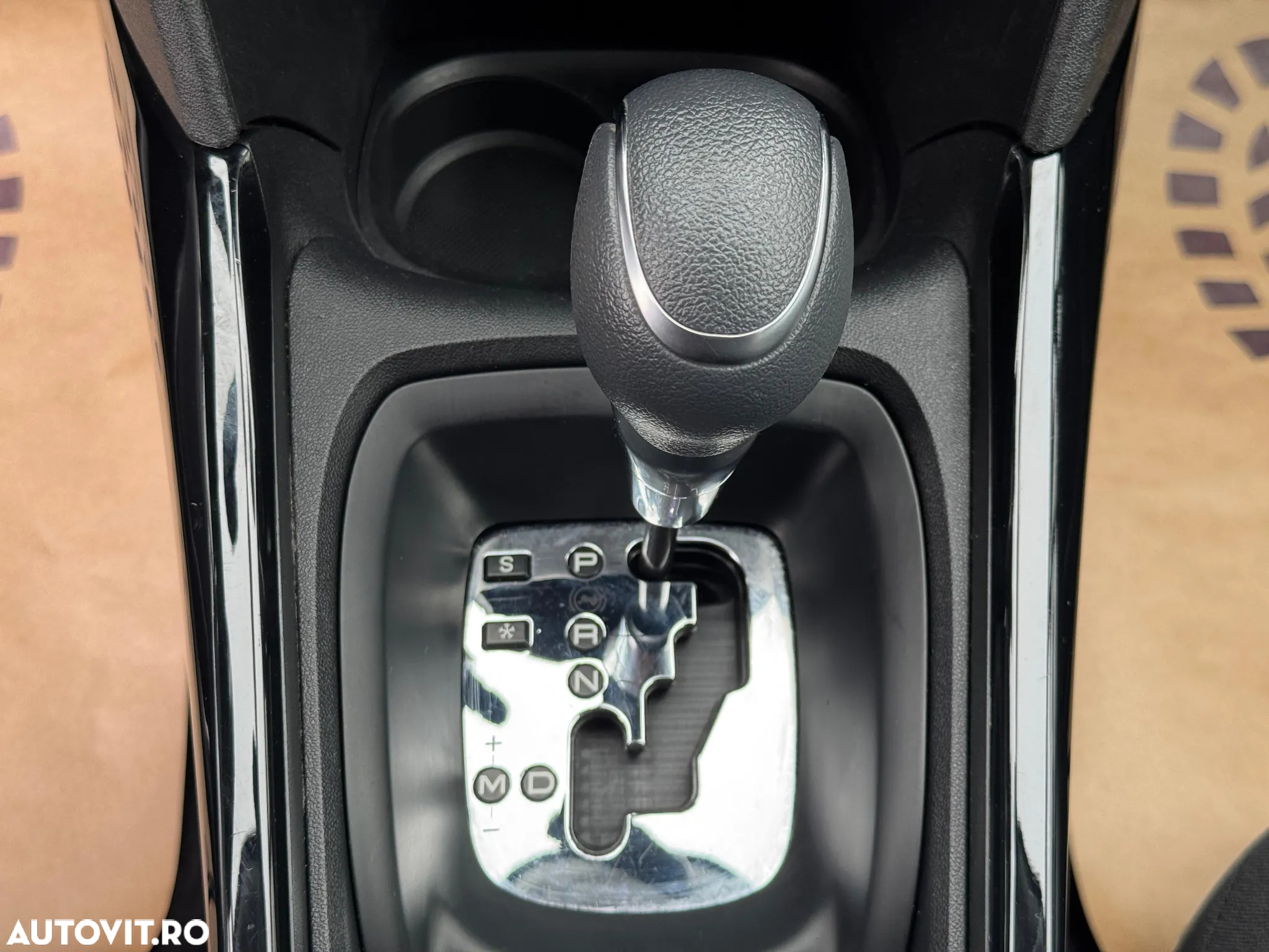 Peugeot 2008 1.2 PureTech Turbo EAT6 S&S Allure - 20
