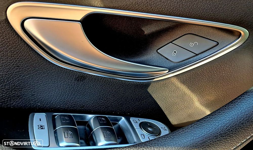 Mercedes-Benz E 300 Bluetec Hybrid Avantgarde - 30