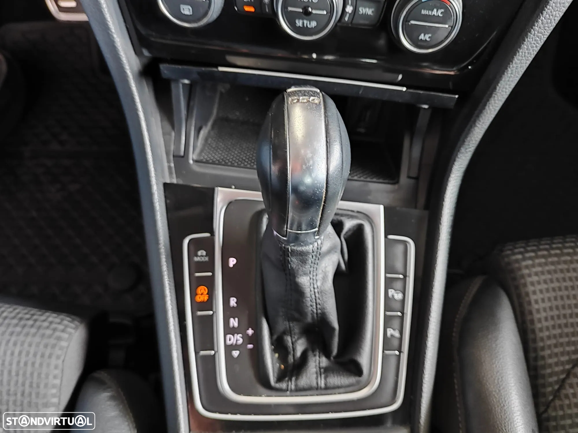 VW Golf 2.0 TDI GTD DSG - 38