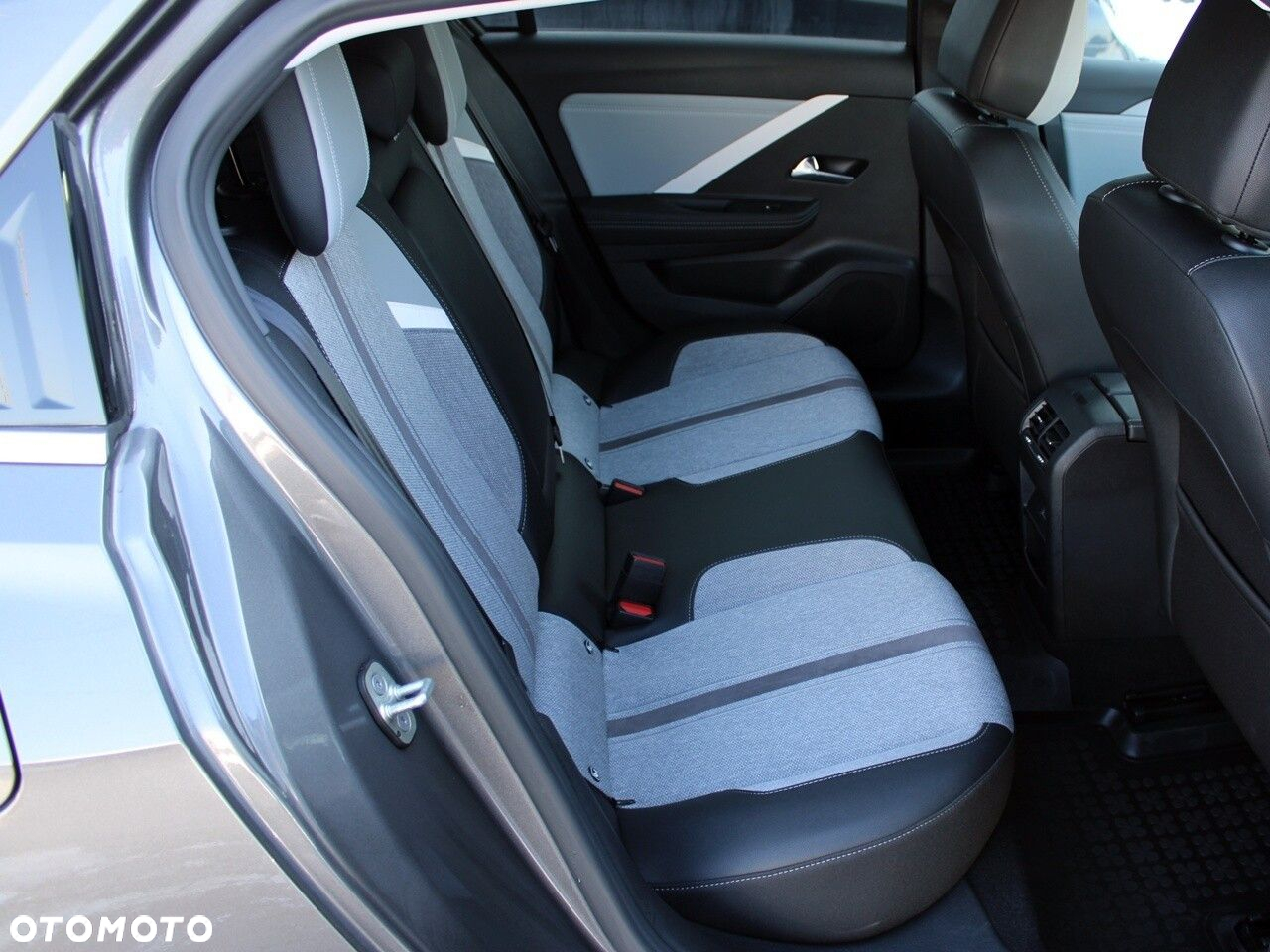 Opel Astra VI 1.2 T Elegance S&S - 14