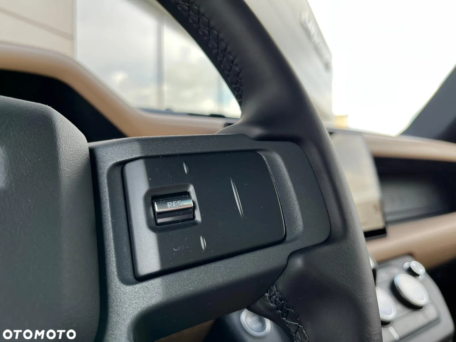 Land Rover Defender - 14
