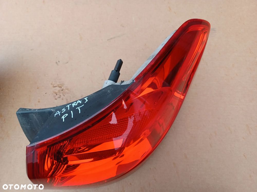 LAMPA TYLNA PRAWA ASTRA J KOMBI LIFT 13282243 - 4