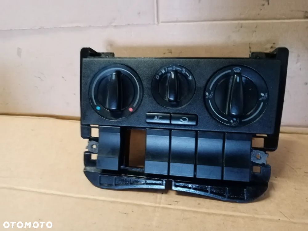 Panel nawiewu klimatyzacji klimy Seat Arosa 6N0858305C - 2
